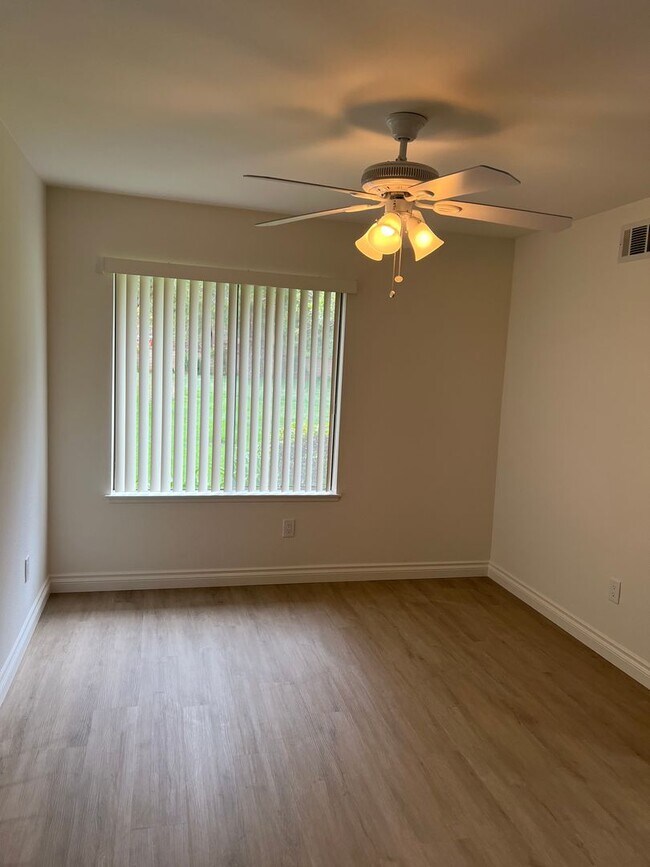 Building Photo - Updated 2 bed / 2 bath Home in Leisure Village
