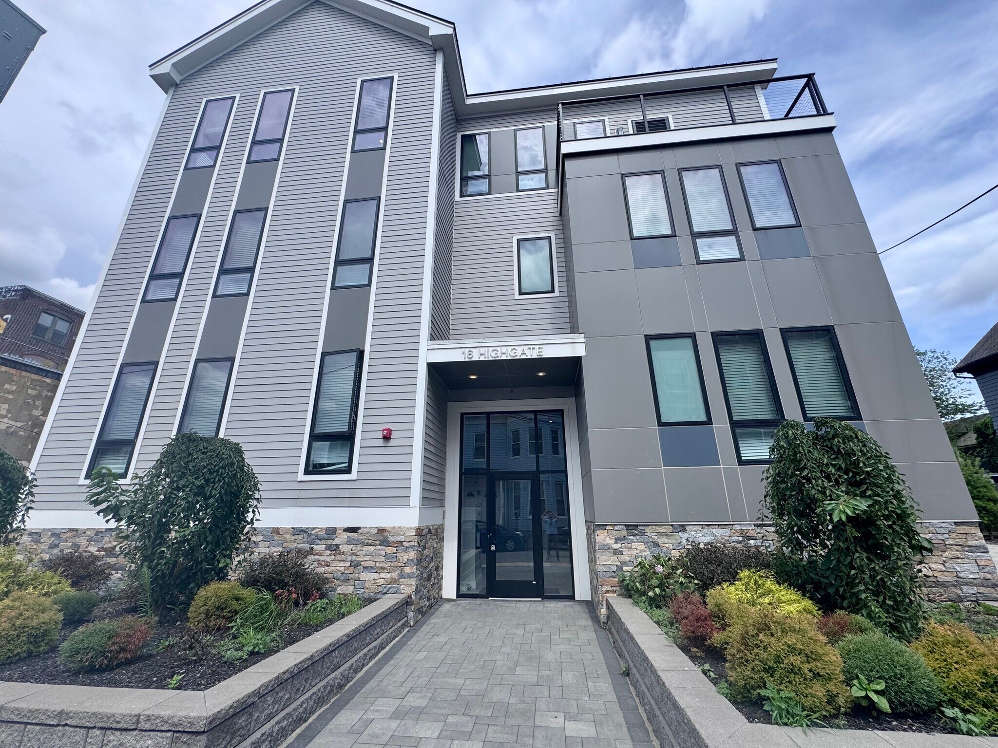 Building Photo - 16 Highgate St