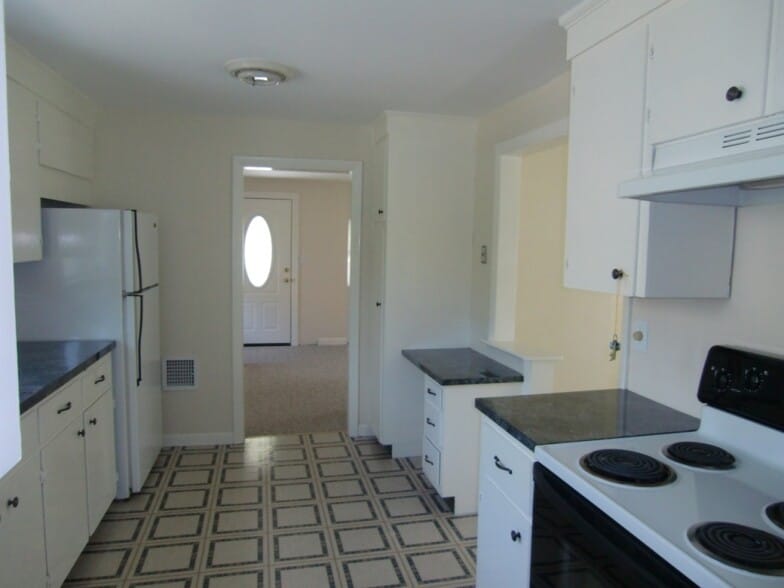 Building Photo - 26 Summer Ave