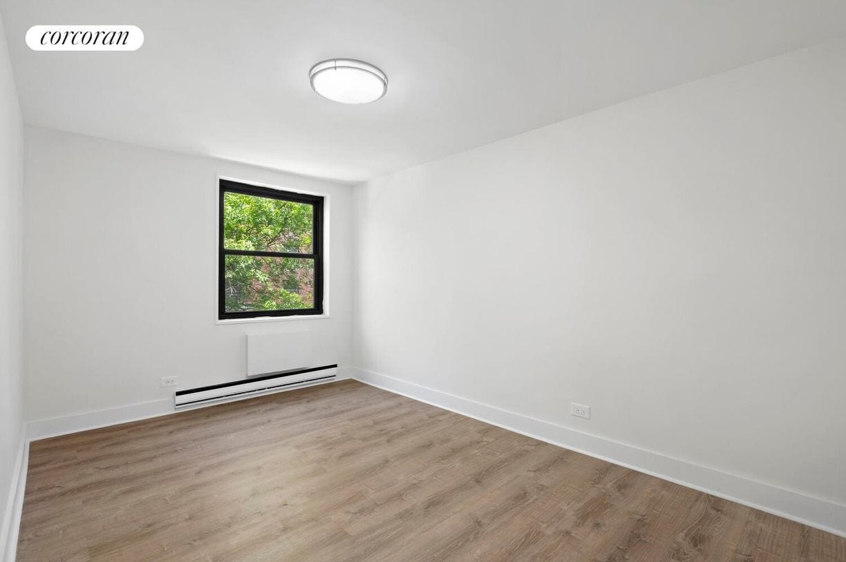 Building Photo - 357 W 11th St