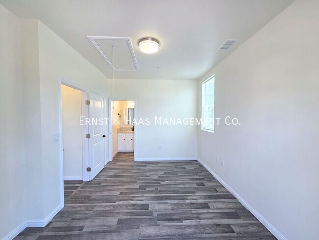 Building Photo - 4169 Country Club Dr