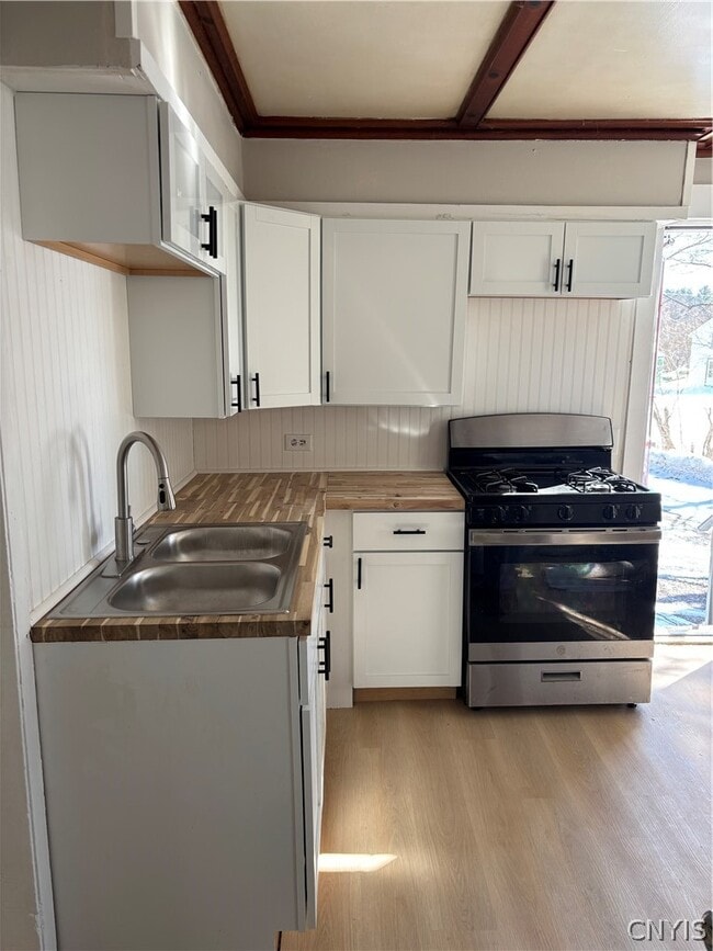 Building Photo - 108 Maple St