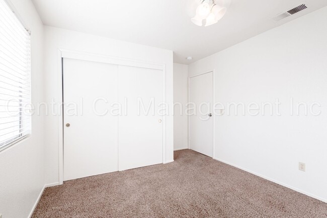 Building Photo - 8400 Laborough Dr