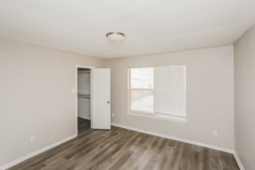Building Photo - 1809 Clayton Dr