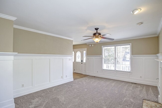 Building Photo - 3 Bedroom Home with Large Fenced in Yard, 2 Car Garage & Bonus Room!