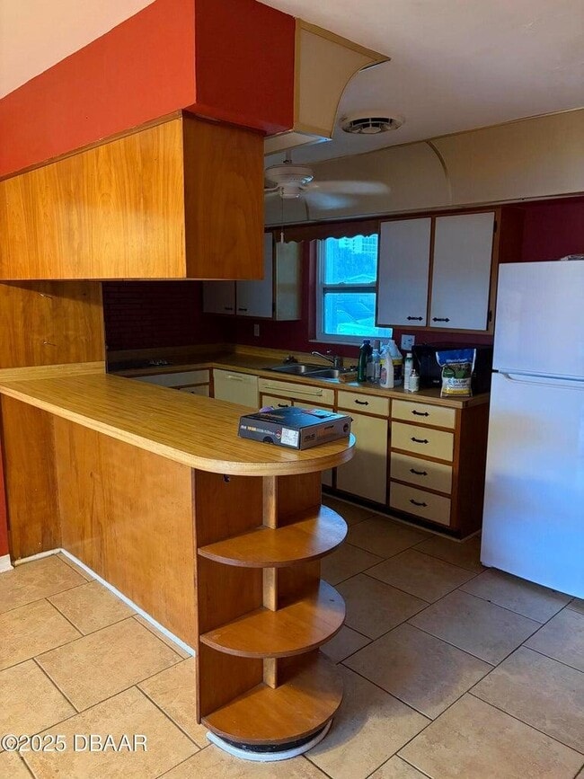 Building Photo - 2537 Coral Way W