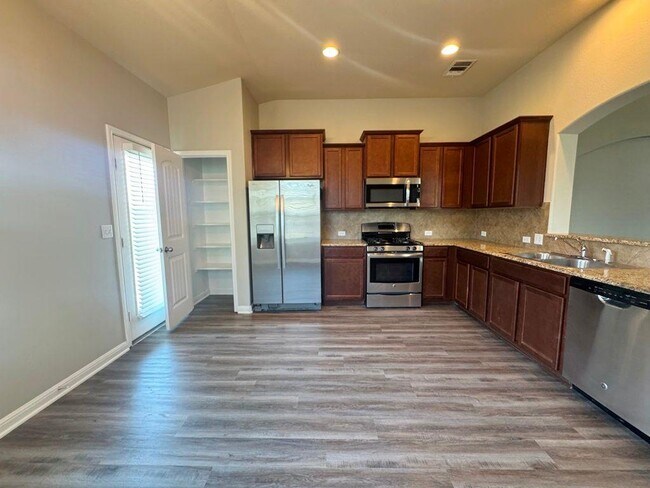 Building Photo - 120 Kingfisher Ln