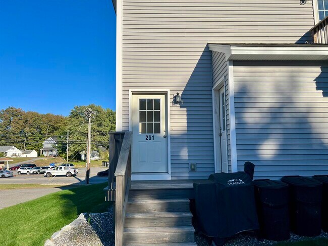 Building Photo - 448 Daniel Webster Hwy