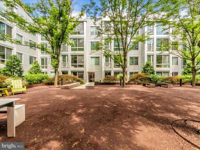Building Photo - 4101 Albemarle St NW