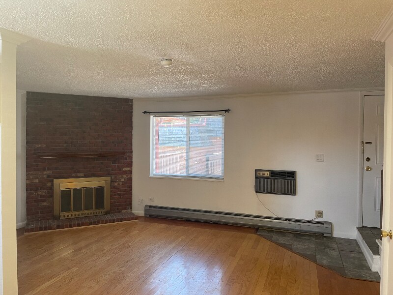 Building Photo - 5491 E Warren Ave