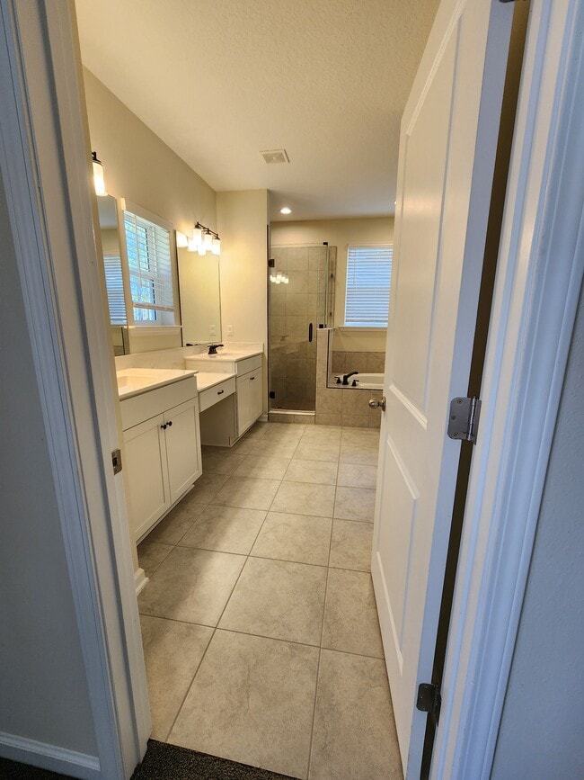 Building Photo - 285 Holly Forest Dr