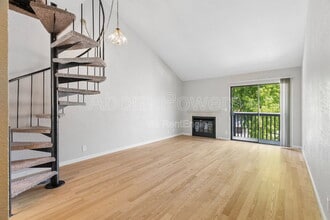 Building Photo - 3180 Country Club Dr