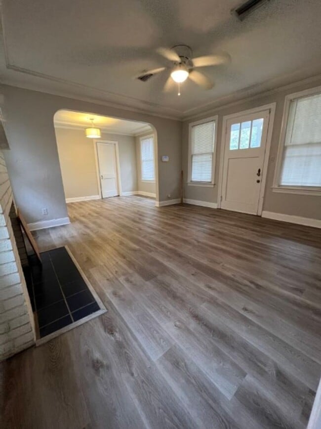 Building Photo - Home For Rent