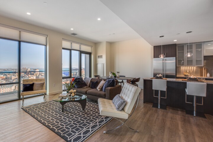 Building Photo - 90 N Washington St