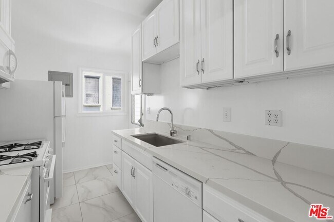 Building Photo - 9625 Charleville Blvd