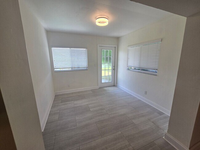 Building Photo - 3 Bedroom W/ Den + Office Space + 2 Car Garage and Fenced in Yard - Annual Rental