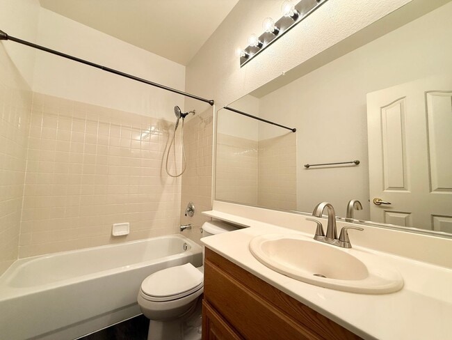 Building Photo - Stunning Gated 3 Bedroom & 2 Bath Located in Southern Highlands