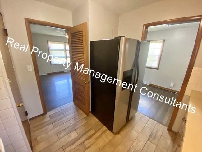 Building Photo - 3 Bedroom Home Accepting Vouchers