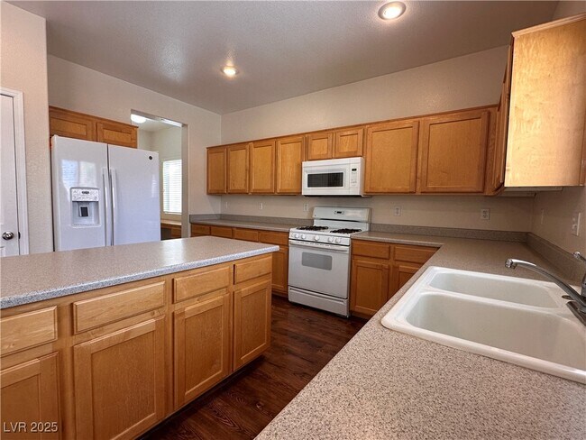 Building Photo - 2586 Highland Cliff Dr