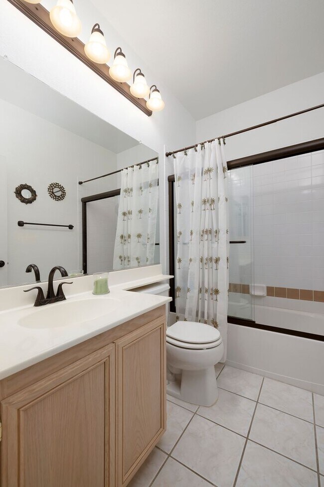 Building Photo - Entertainer's 2 Bd, 2 Bth Furnished Summerlin Condo