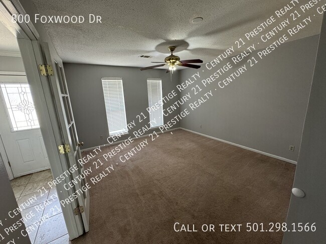 Building Photo - 800 Foxwood Dr