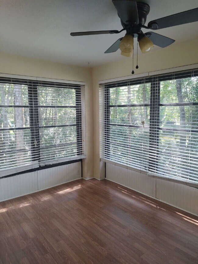 Building Photo - "$200 move in special!! 2-Bed, 2-Bath Cond...