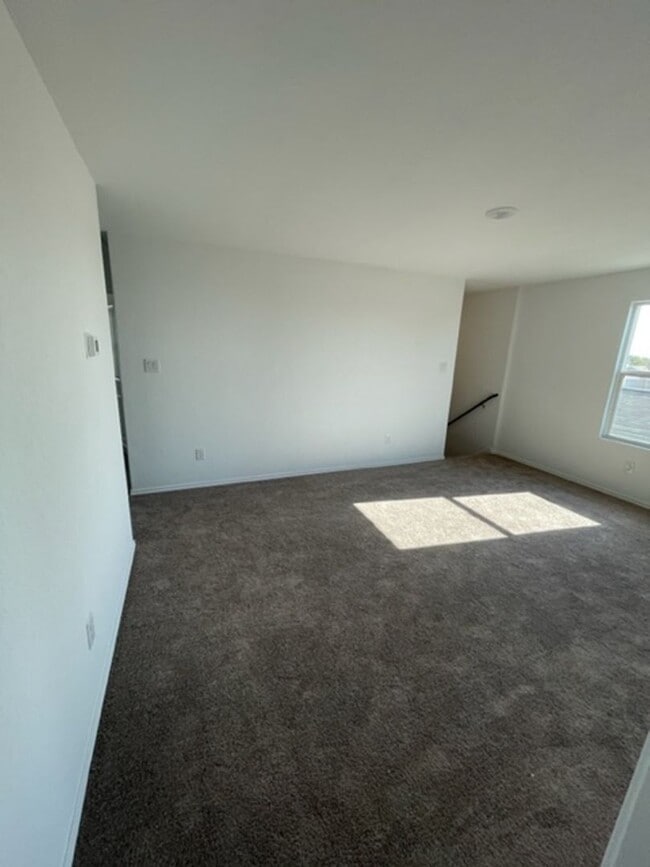 Building Photo - Newly Built & Stylish 4BR/2.5BA Two-Story ...
