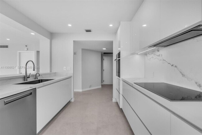 Building Photo - 251 Crandon Blvd
