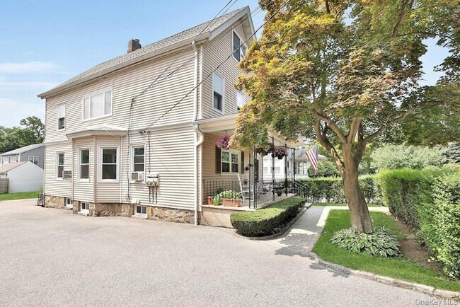 Building Photo - 747 Pelhamdale Ave