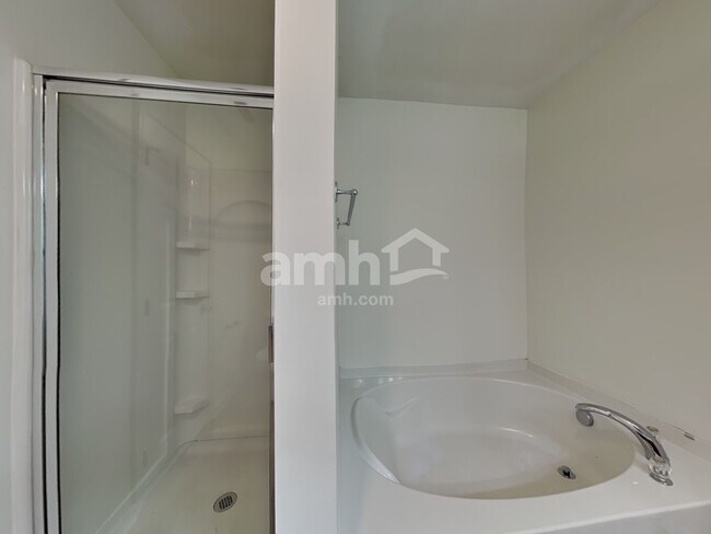 Building Photo - 4477 Westhill Pl