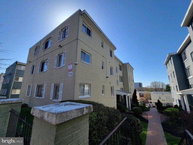 Building Photo - 713 Brandywine St SE