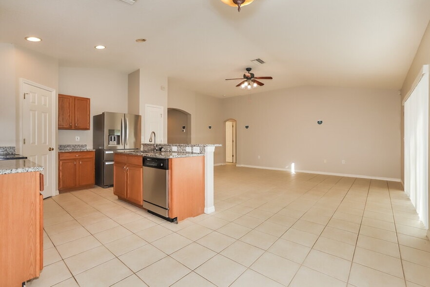 Building Photo - 9421 Cypress Harbor Dr