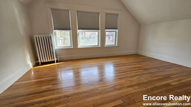 Building Photo - 16 Gerald Rd