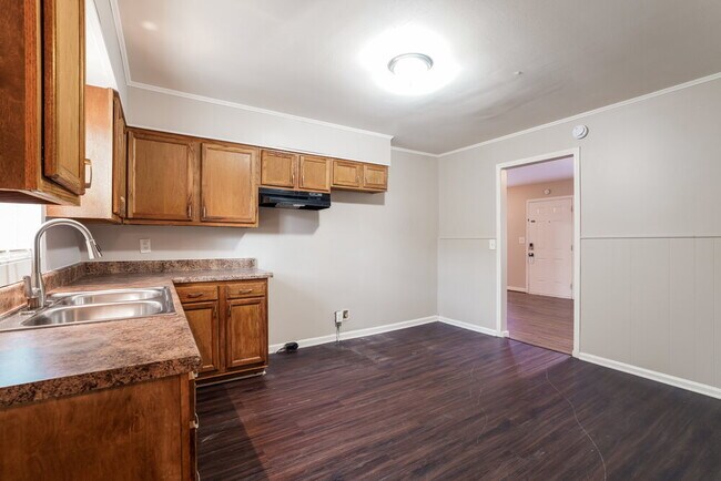 Building Photo - 1340 5th Pl NW