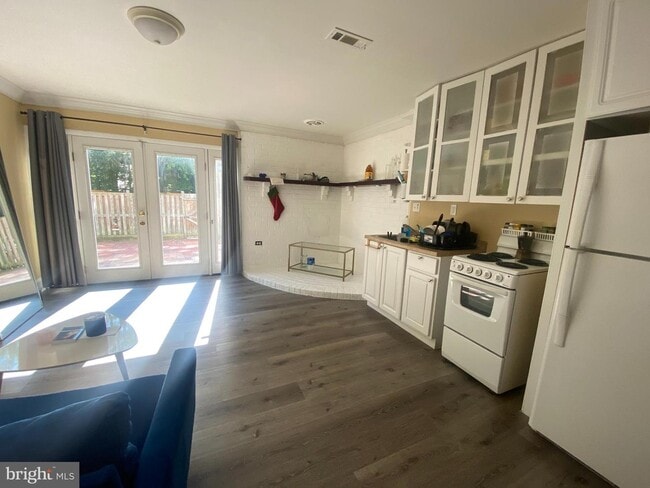 Building Photo - 8207 Stationhouse Ct