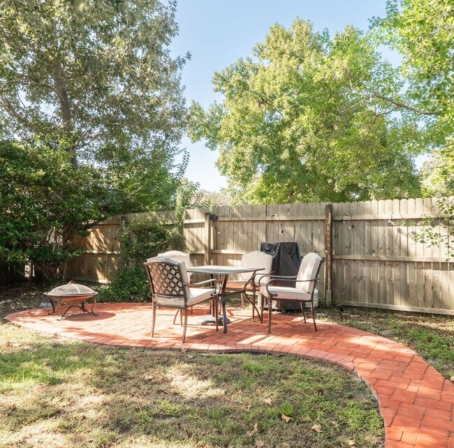 Building Photo - Modern Comfort and Convenience in Citadel ...