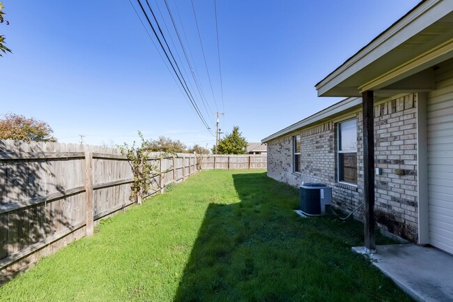 Building Photo - 2930 Saulsbury Dr