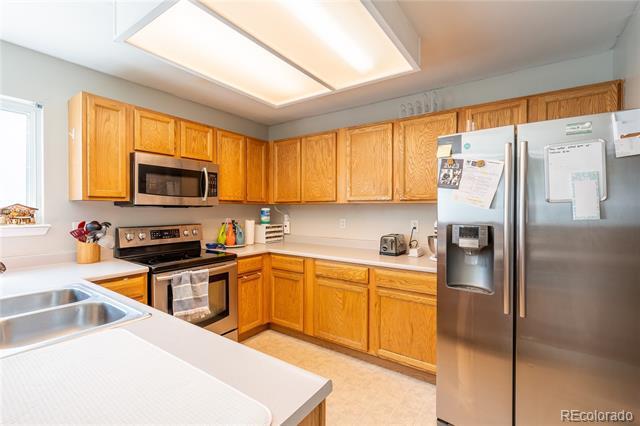 Building Photo - 857 Regent Ct