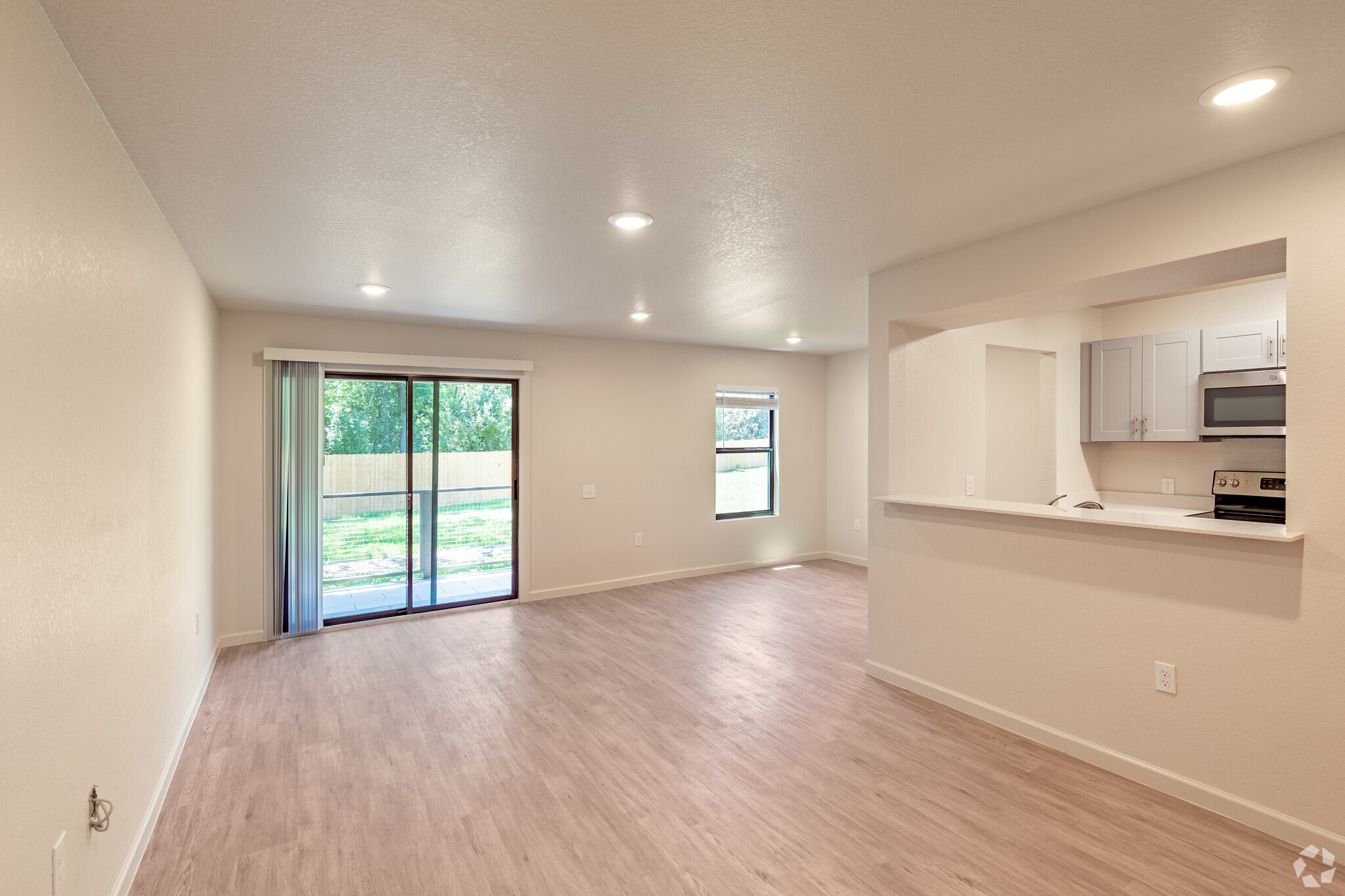 1BR, 1BA, - 790SF - Living Room - Apartments 36