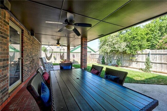 Building Photo - 3 Bed 2.5 Bath 2 Car Garage in Westmoor Ad...