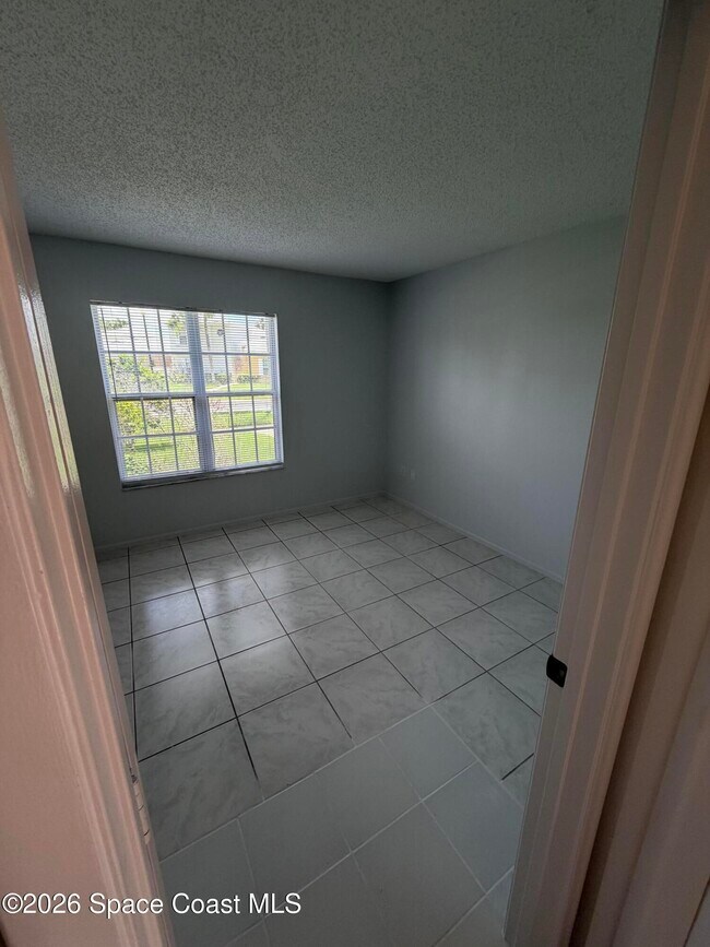 Building Photo - 1440 Malibu Cir NE