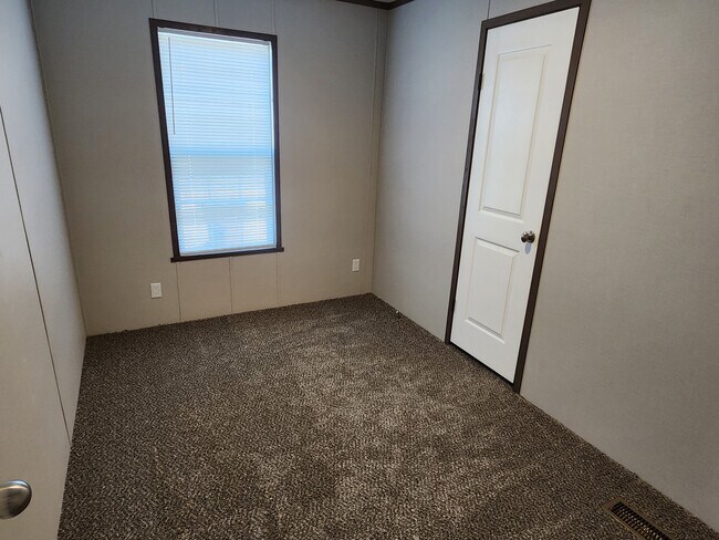 Building Photo - 839 Alaska