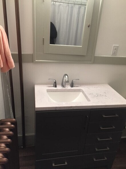 Bath Vanity - 118 Pine St
