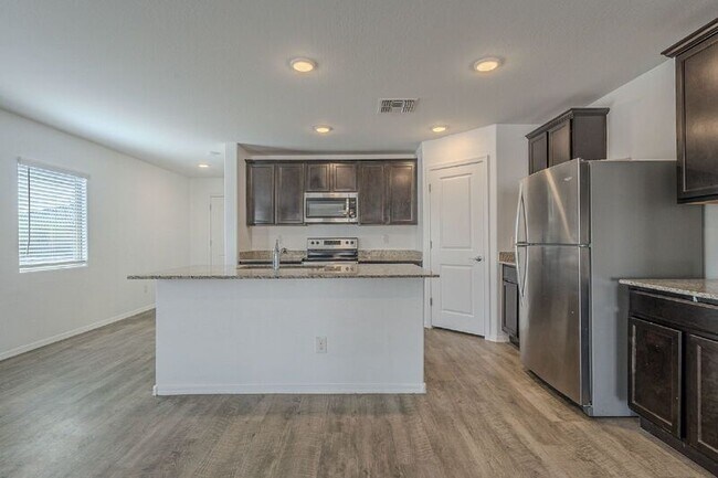 Building Photo - 1536 E Demain Dr