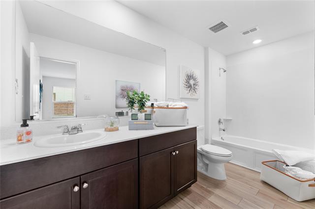 Building Photo - 1604 Helmoken Falls Dr