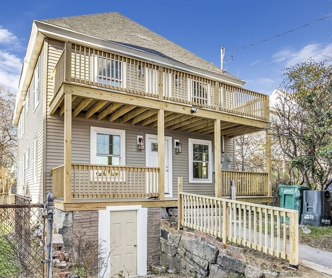 Primary Photo - 77 Maverick St