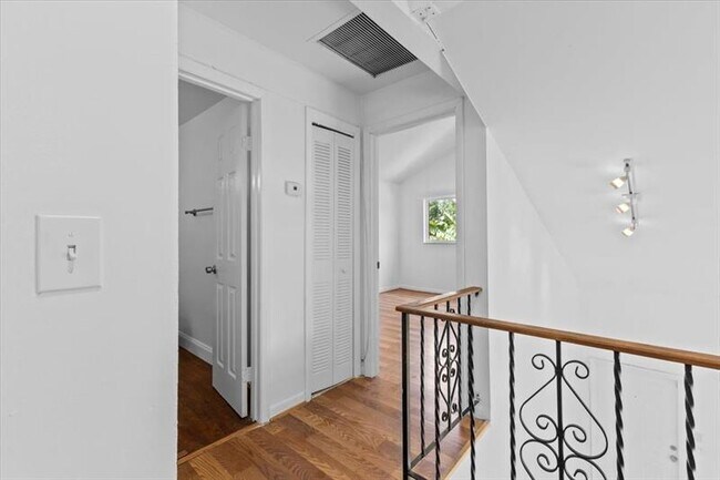 Building Photo - 5410 SW 43rd Terrace