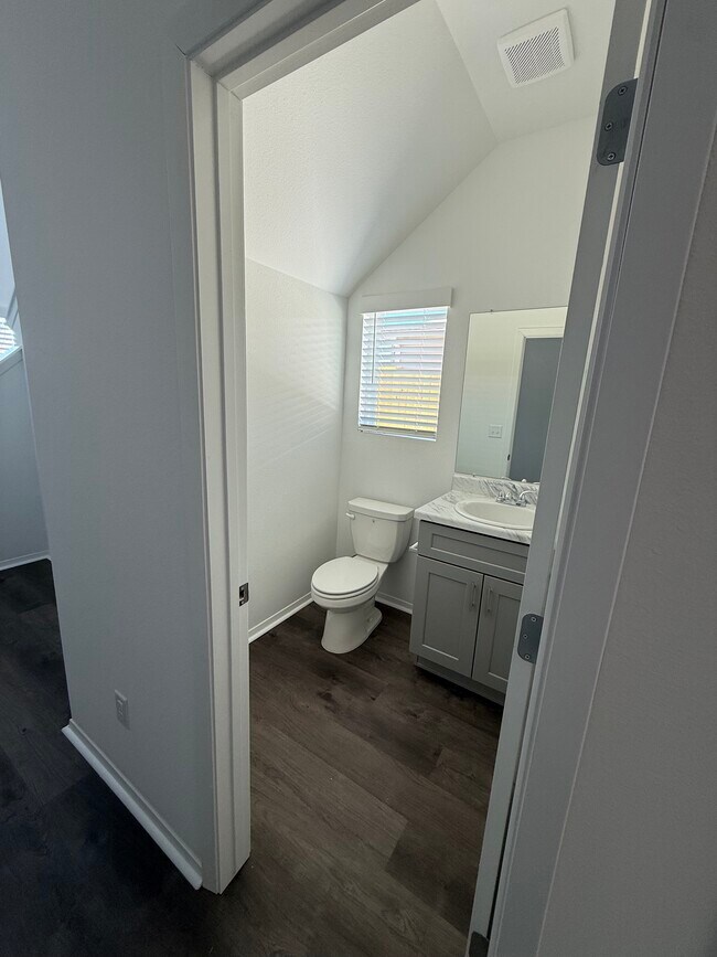 Building Photo - 6805 SW Dignity Ave