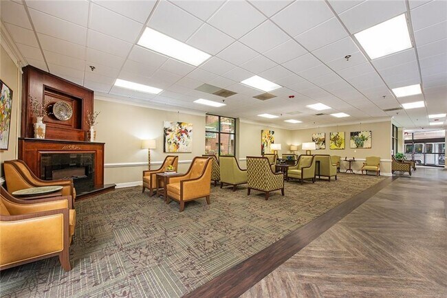 Building Photo - 300 Johnson Ferry Rd