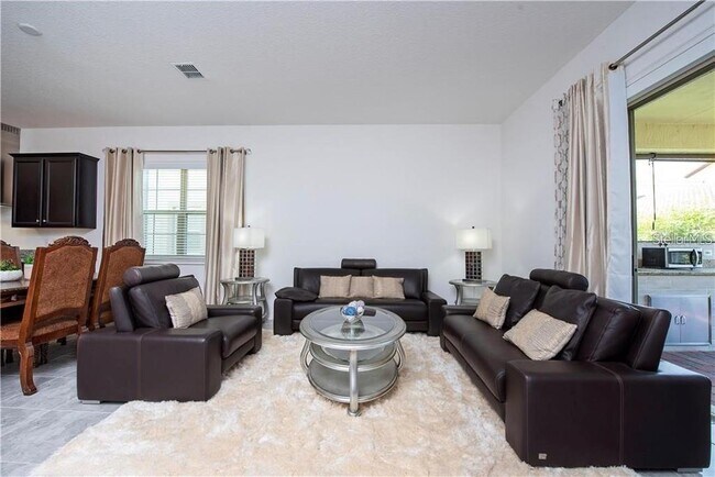 Building Photo - 13092 Stanthorne Ave